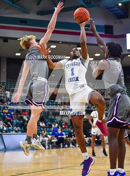 Thumbnail 2 in Cypress Creek vs Ridge Point (UIL 6A Regional Quarterfinal Playoff) photogallery.