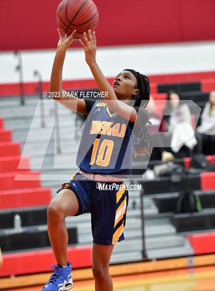 Thumbnail 3 in Lindenwold vs Cinnaminson (NJSIAA South Group 2 Round 1) photogallery.