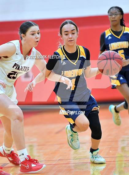Thumbnail 3 in Lindenwold vs Cinnaminson (NJSIAA South Group 2 Round 1) photogallery.