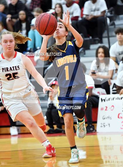 Thumbnail 1 in Lindenwold vs Cinnaminson (NJSIAA South Group 2 Round 1) photogallery.