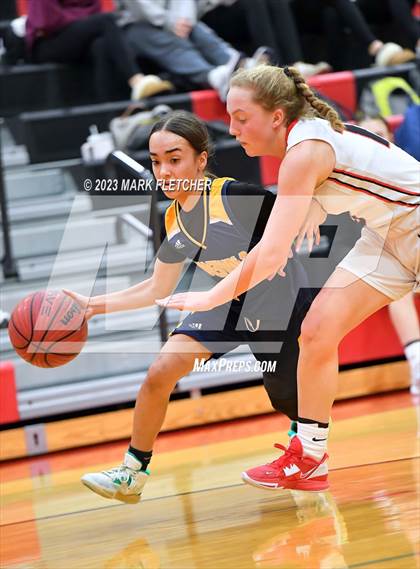 Thumbnail 1 in Lindenwold vs Cinnaminson (NJSIAA South Group 2 Round 1) photogallery.