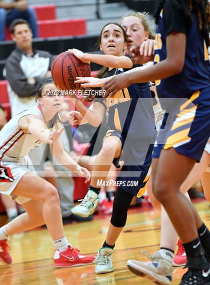 Thumbnail 2 in Lindenwold vs Cinnaminson (NJSIAA South Group 2 Round 1) photogallery.