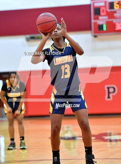 Thumbnail 3 in Lindenwold vs Cinnaminson (NJSIAA South Group 2 Round 1) photogallery.