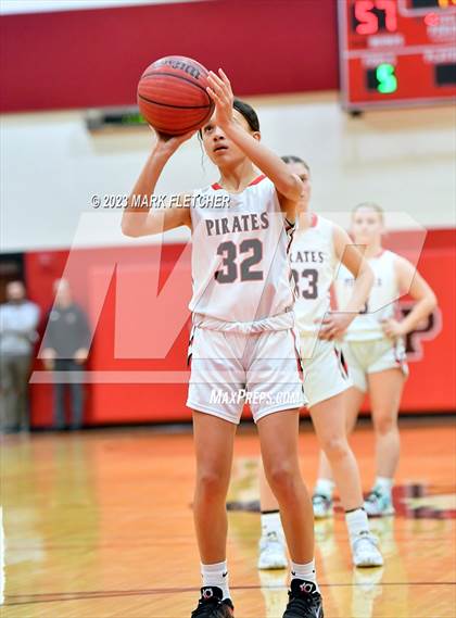 Thumbnail 3 in Lindenwold vs Cinnaminson (NJSIAA South Group 2 Round 1) photogallery.