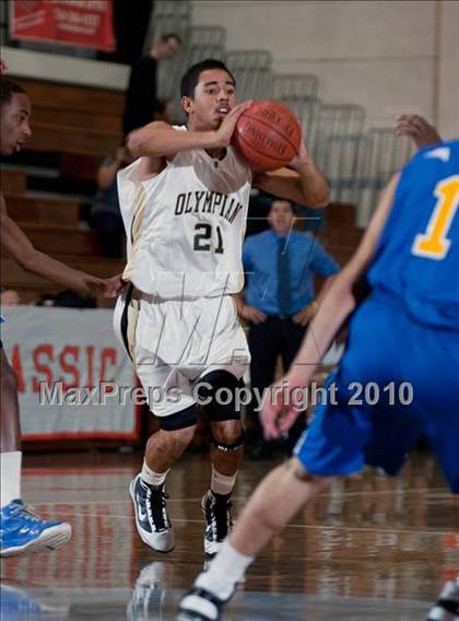 Thumbnail 1 in Olympian vs. San Dimas (Orange Holiday Classic) photogallery.