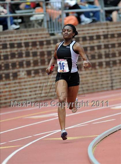 Thumbnail 3 in 117th Penn Relays (Girls 4x800 Large Schools Event 106) photogallery.