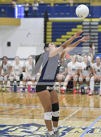 Thumbnail 3 in Santa Fe vs Shiprock (Tourtnament of Champions at Santa Fe High) photogallery.