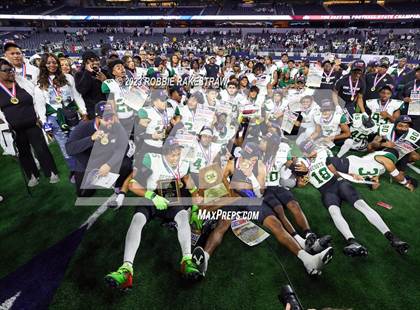 Thumbnail 1 in DeSoto vs. Summer Creek (UIL 6A D2 Football Final Medal Ceremony) photogallery.