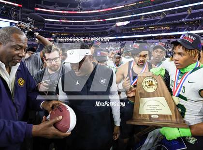 Thumbnail 2 in DeSoto vs. Summer Creek (UIL 6A D2 Football Final Medal Ceremony) photogallery.
