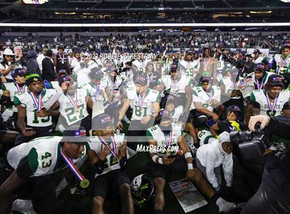 Thumbnail 3 in DeSoto vs. Summer Creek (UIL 6A D2 Football Final Medal Ceremony) photogallery.