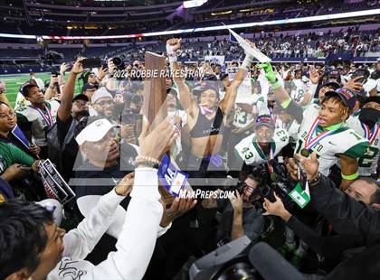 Thumbnail 2 in DeSoto vs. Summer Creek (UIL 6A D2 Football Final Medal Ceremony) photogallery.