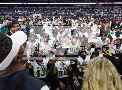 Thumbnail 1 in DeSoto vs. Summer Creek (UIL 6A D2 Football Final Medal Ceremony) photogallery.