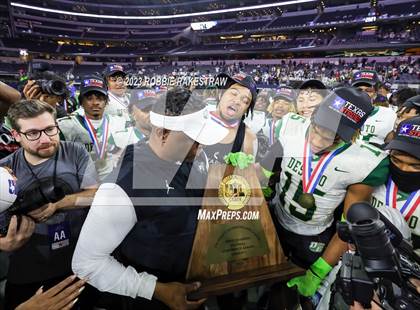 Thumbnail 1 in DeSoto vs. Summer Creek (UIL 6A D2 Football Final Medal Ceremony) photogallery.