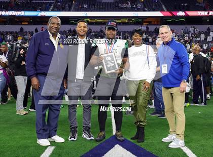Thumbnail 1 in DeSoto vs. Summer Creek (UIL 6A D2 Football Final Medal Ceremony) photogallery.