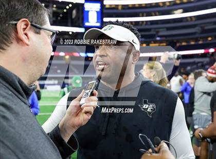 Thumbnail 1 in DeSoto vs. Summer Creek (UIL 6A D2 Football Final Medal Ceremony) photogallery.