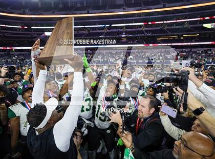 Thumbnail 3 in DeSoto vs. Summer Creek (UIL 6A D2 Football Final Medal Ceremony) photogallery.