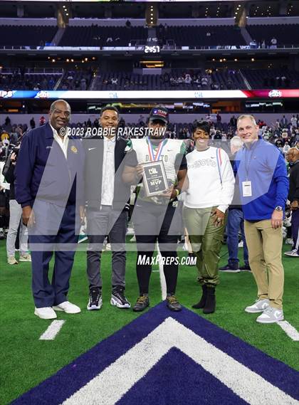 Thumbnail 2 in DeSoto vs. Summer Creek (UIL 6A D2 Football Final Medal Ceremony) photogallery.