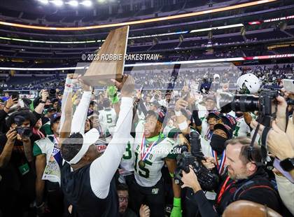 Thumbnail 1 in DeSoto vs. Summer Creek (UIL 6A D2 Football Final Medal Ceremony) photogallery.