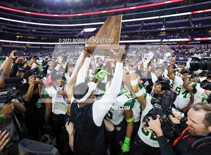 Thumbnail 2 in DeSoto vs. Summer Creek (UIL 6A D2 Football Final Medal Ceremony) photogallery.