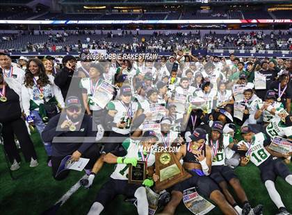 Thumbnail 3 in DeSoto vs. Summer Creek (UIL 6A D2 Football Final Medal Ceremony) photogallery.