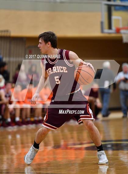 Thumbnail 3 in Brother Rice @ Chicago Mt. Carmel photogallery.