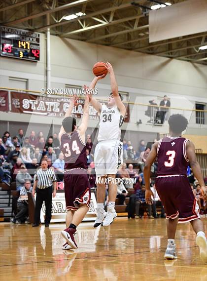 Thumbnail 3 in Brother Rice @ Chicago Mt. Carmel photogallery.