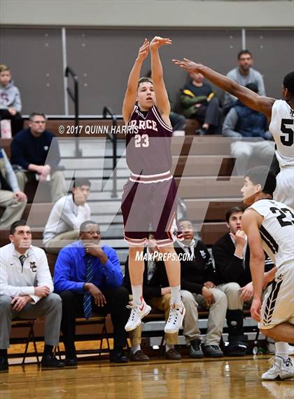 Thumbnail 3 in Brother Rice @ Chicago Mt. Carmel photogallery.