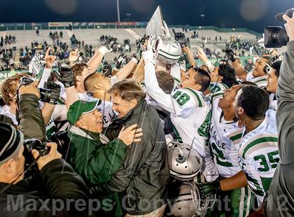 Thumbnail 2 in Folsom vs. De La Salle (CIF NorCal Regional Open Division Final) photogallery.