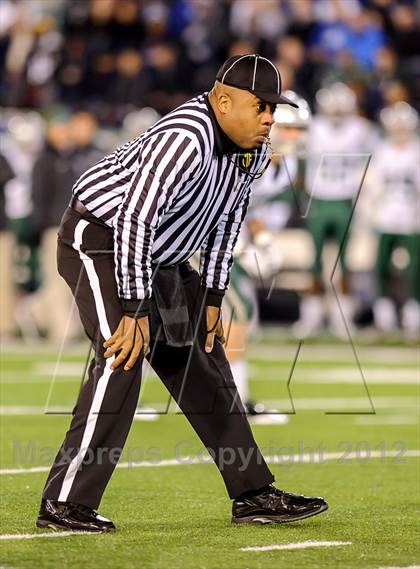Thumbnail 2 in Folsom vs. De La Salle (CIF NorCal Regional Open Division Final) photogallery.