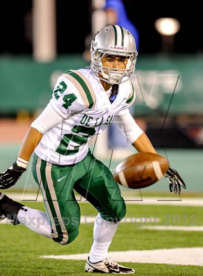 Thumbnail 1 in Folsom vs. De La Salle (CIF NorCal Regional Open Division Final) photogallery.