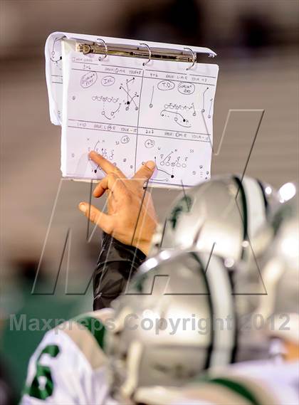 Thumbnail 1 in Folsom vs. De La Salle (CIF NorCal Regional Open Division Final) photogallery.