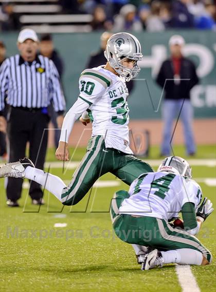 Thumbnail 2 in Folsom vs. De La Salle (CIF NorCal Regional Open Division Final) photogallery.