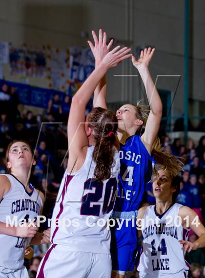 Thumbnail 2 in Chautauqua Lake vs. Hoosic Valley (NYSPHSAA Class C Final) photogallery.