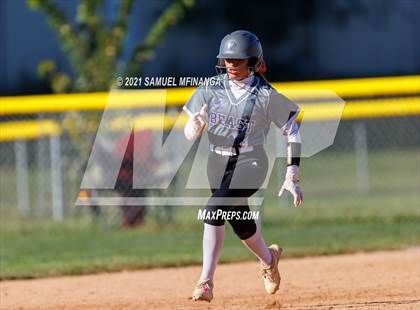 Thumbnail 2 in Bellevue East vs. Kearney photogallery.