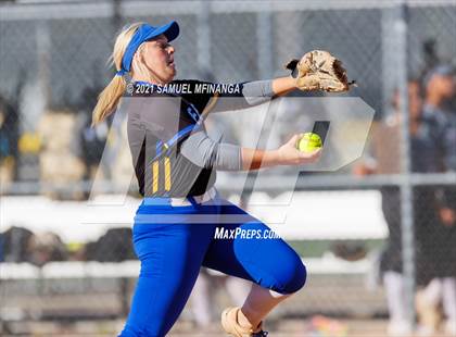 Thumbnail 2 in Bellevue East vs. Kearney photogallery.