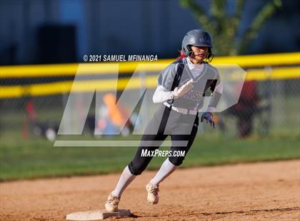 Thumbnail 2 in Bellevue East vs. Kearney photogallery.