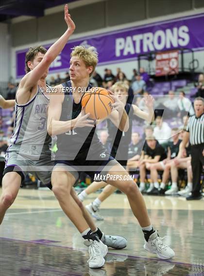 Thumbnail 2 in Syracuse vs. Riverton (Riverton Holiday Tournament) photogallery.