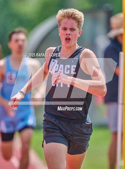 Thumbnail 2 in Northland Christian Relays (800M) photogallery.