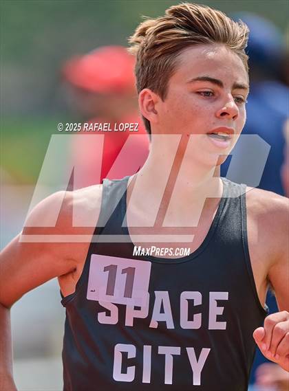 Thumbnail 3 in Northland Christian Relays (800M) photogallery.