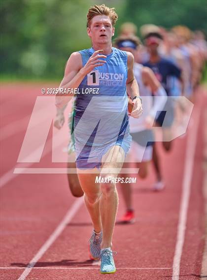 Thumbnail 1 in Northland Christian Relays (800M) photogallery.