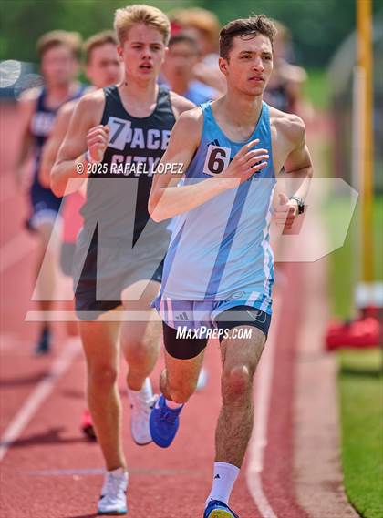Thumbnail 2 in Northland Christian Relays (800M) photogallery.