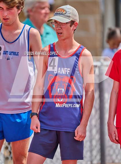 Thumbnail 2 in Northland Christian Relays (800M) photogallery.