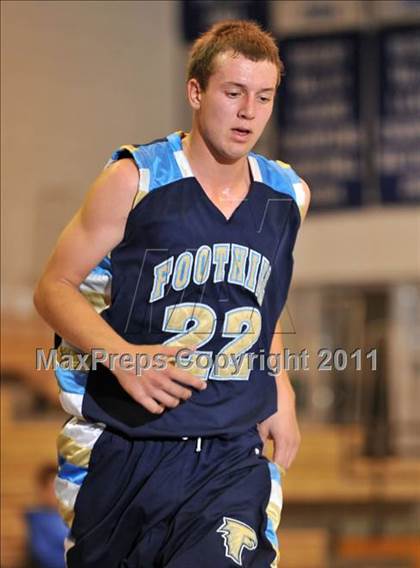 Thumbnail 3 in Foothill vs. Dorsey (MaxPreps Holiday Classic) photogallery.