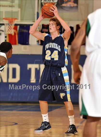 Thumbnail 1 in Foothill vs. Dorsey (MaxPreps Holiday Classic) photogallery.