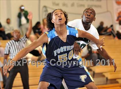 Thumbnail 1 in Foothill vs. Dorsey (MaxPreps Holiday Classic) photogallery.