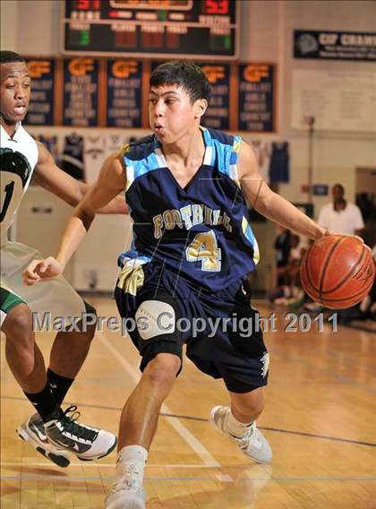 Thumbnail 3 in Foothill vs. Dorsey (MaxPreps Holiday Classic) photogallery.