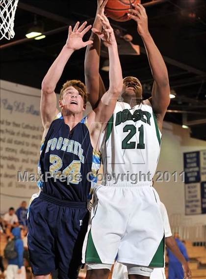 Thumbnail 2 in Foothill vs. Dorsey (MaxPreps Holiday Classic) photogallery.