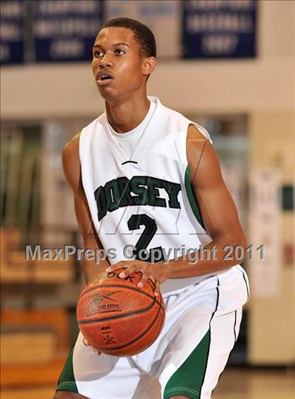 Thumbnail 3 in Foothill vs. Dorsey (MaxPreps Holiday Classic) photogallery.