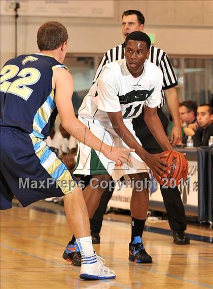 Thumbnail 1 in Foothill vs. Dorsey (MaxPreps Holiday Classic) photogallery.