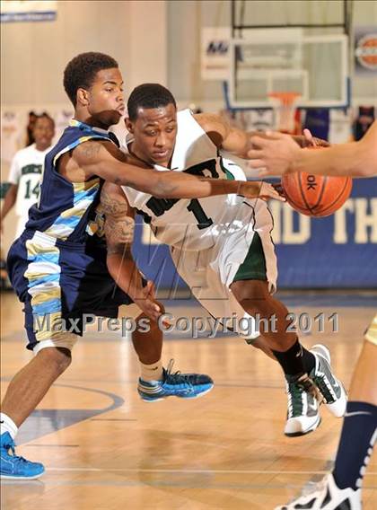 Thumbnail 1 in Foothill vs. Dorsey (MaxPreps Holiday Classic) photogallery.